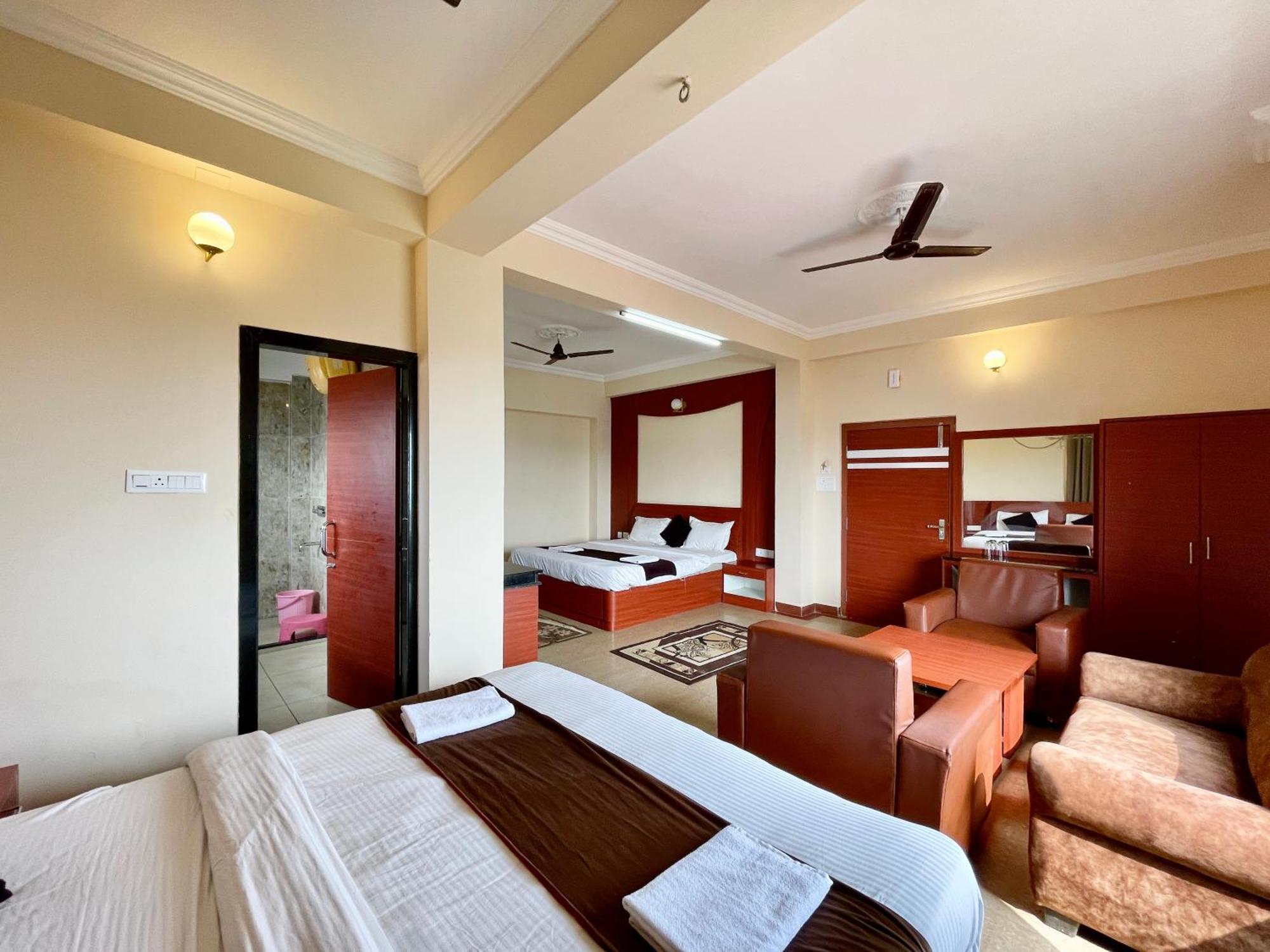 Hotel Subham Beach Inn ! Puri Near-Sea-Beach-And-Temple Fully-Air-Conditioned-Hotel With-Lift-And-Parking-Facility Bagian luar foto