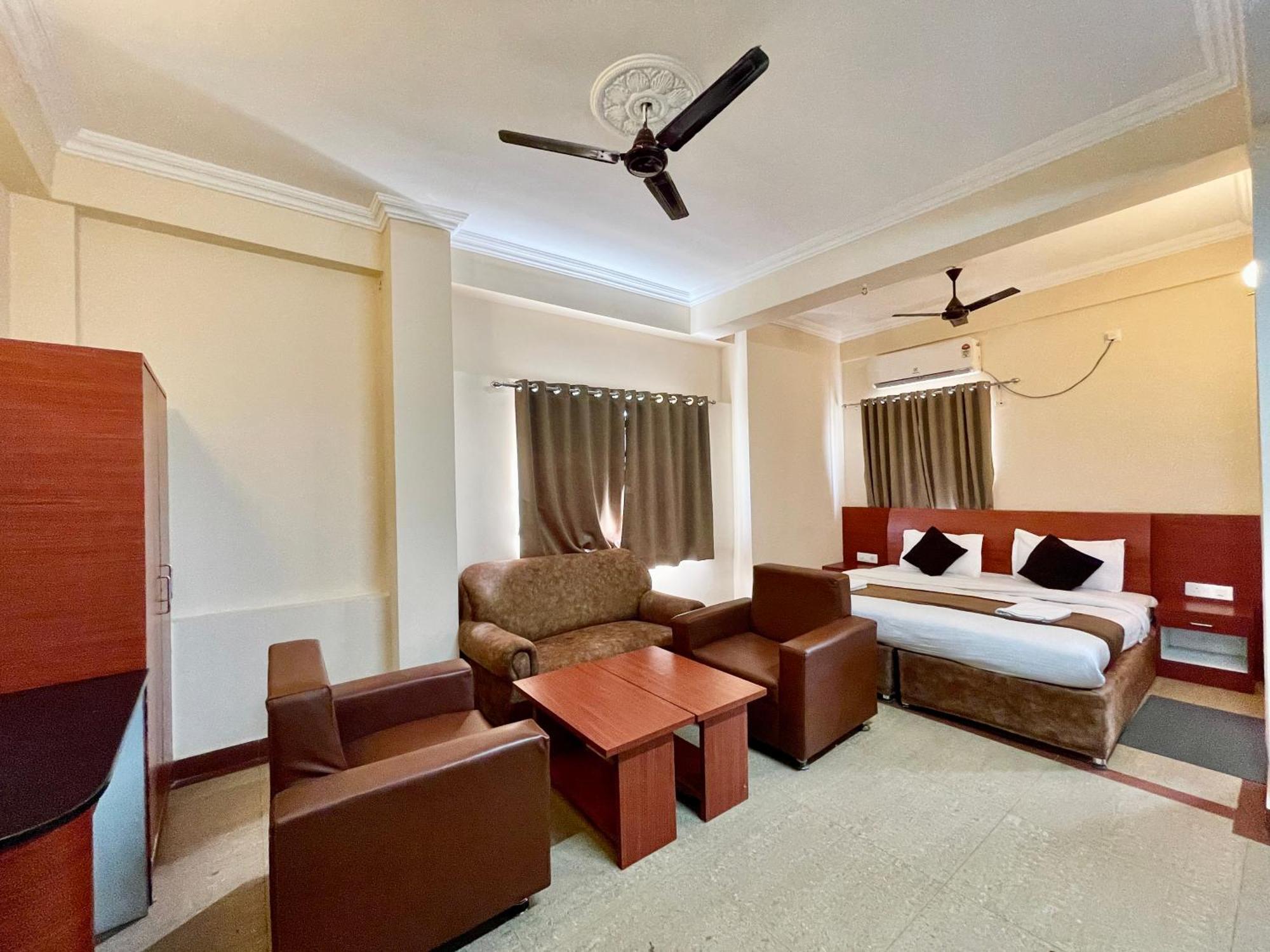 Hotel Subham Beach Inn ! Puri Near-Sea-Beach-And-Temple Fully-Air-Conditioned-Hotel With-Lift-And-Parking-Facility Bagian luar foto