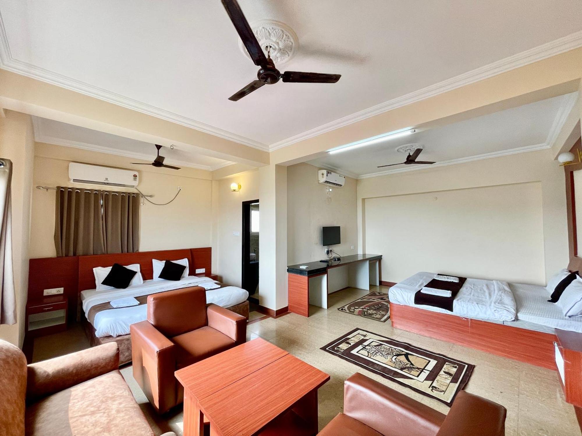 Hotel Subham Beach Inn ! Puri Near-Sea-Beach-And-Temple Fully-Air-Conditioned-Hotel With-Lift-And-Parking-Facility Bagian luar foto