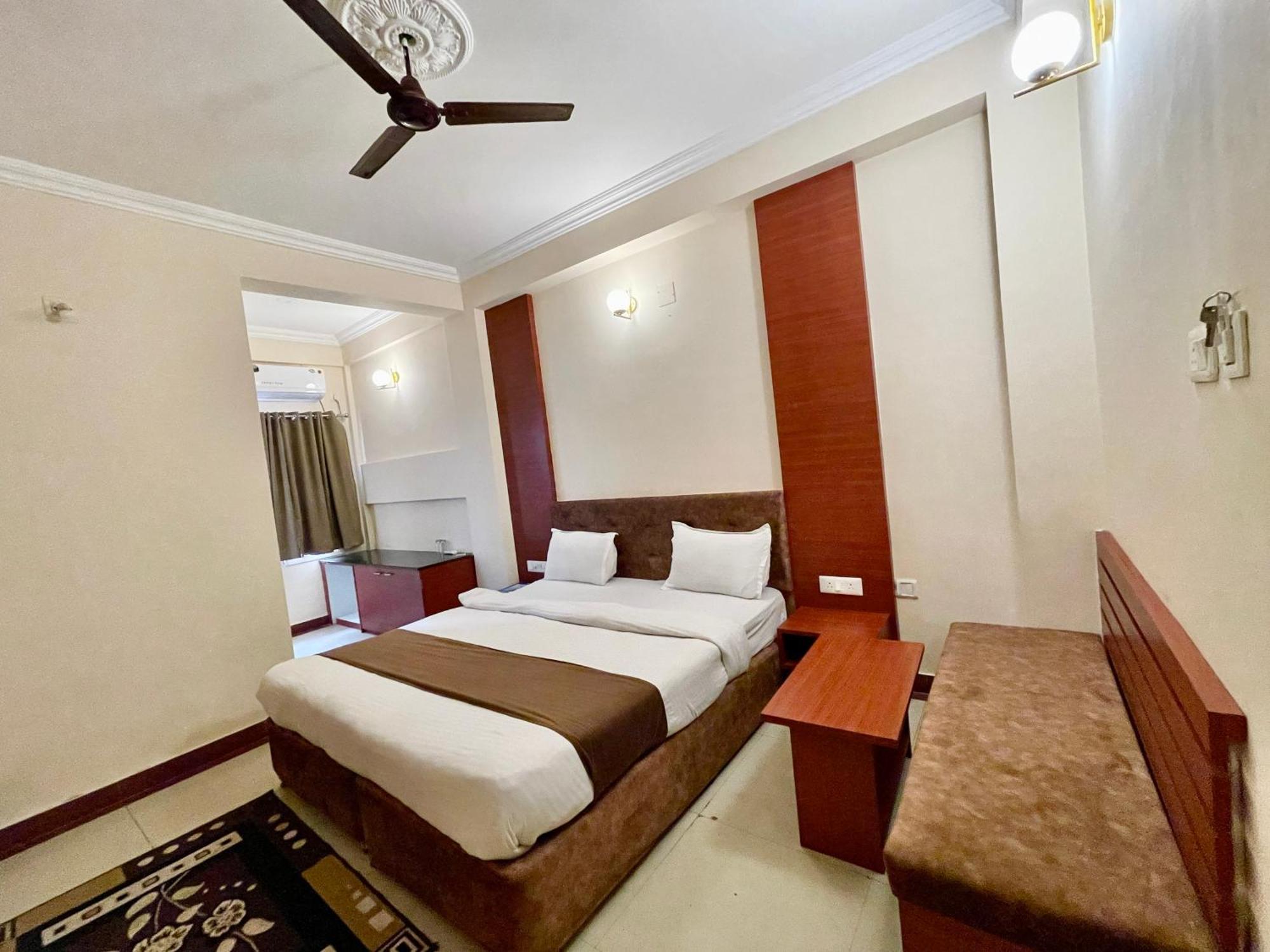 Hotel Subham Beach Inn ! Puri Near-Sea-Beach-And-Temple Fully-Air-Conditioned-Hotel With-Lift-And-Parking-Facility Bagian luar foto